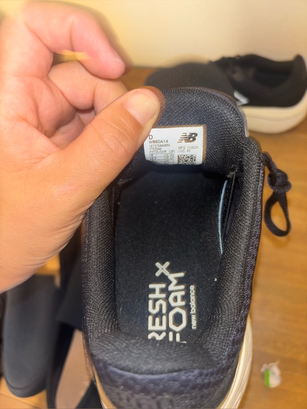 New Balance women Black and White Lace-Up Sneakers - Picture 5 of 5